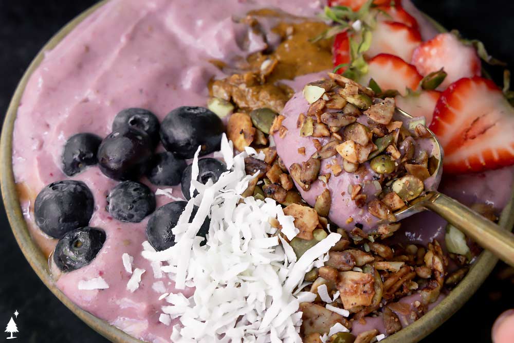 smoothie bowls recipe scooped with spoon