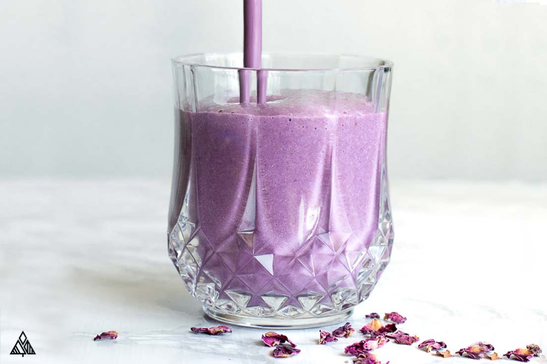 low carb smoothies being poured into a glass