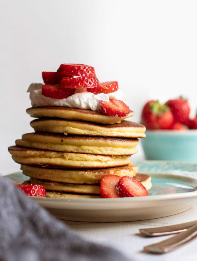 Low Carb Keto Pancakes (3g Net Carbs/Pancake!)