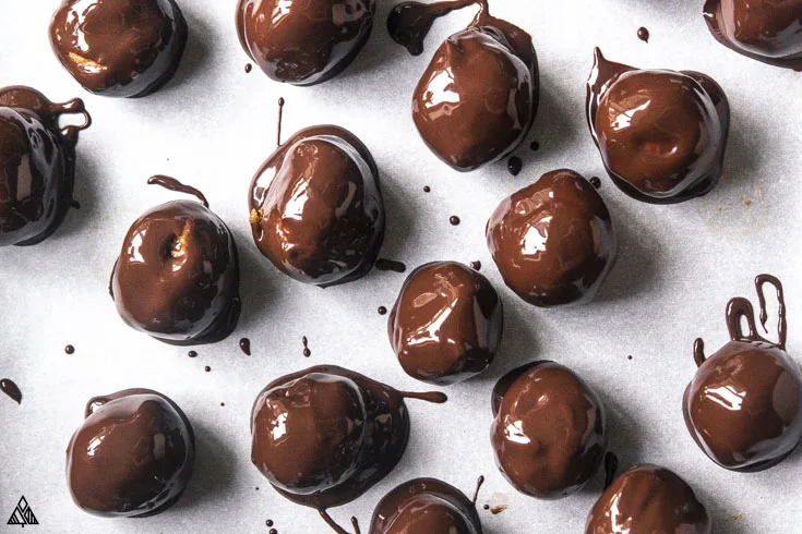 Low carb peanut butter balls with chocolate coating