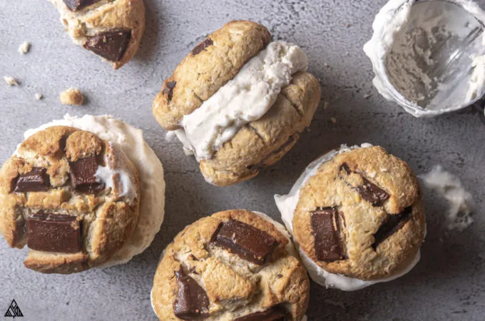 Cookies with low carb vanilla ice cream in it