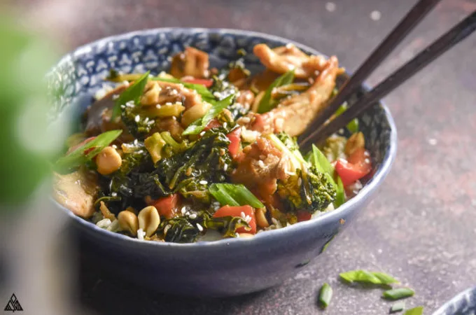 a bowl of low carb chicken stir fry