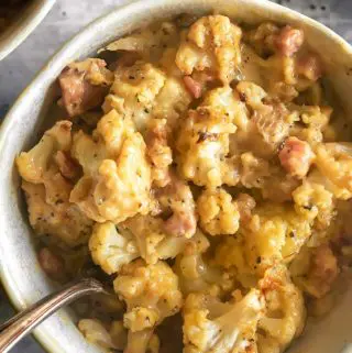 closer look of cauliflower mac and cheese