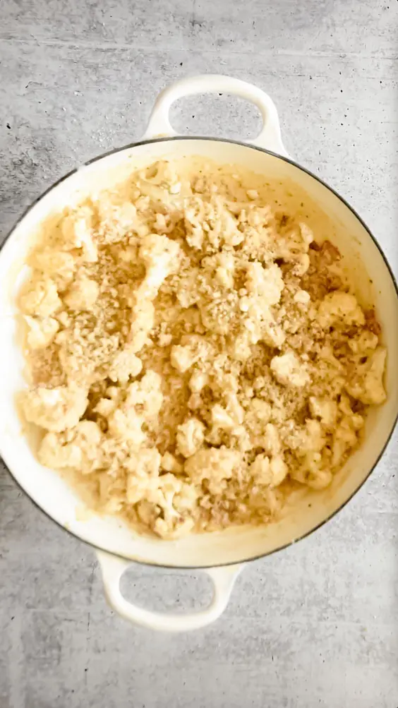top view of easy cauliflower mac and cheese