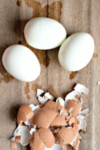 3 peeled eggs