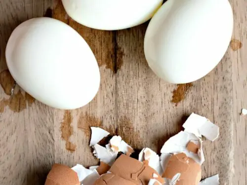 3 peeled eggs