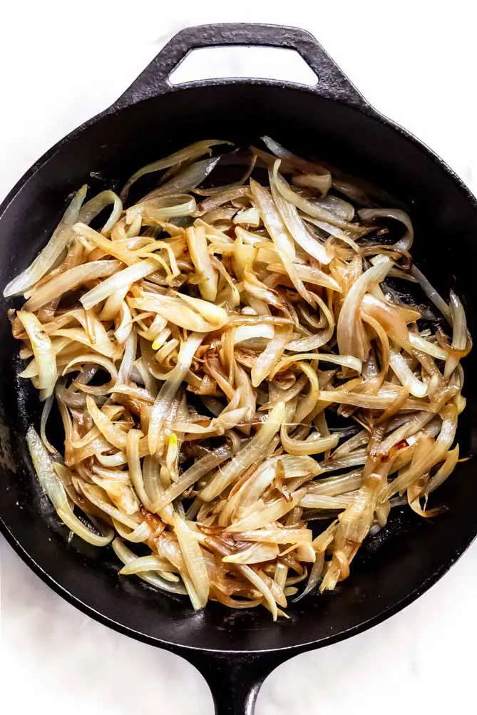 top view of best caramelized onions slices