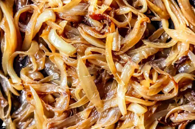 closer view of best caramelized onions slices