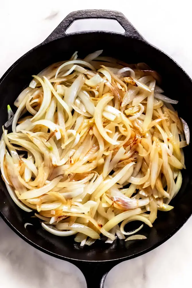 top view of best caramelized onions slices