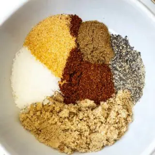 how to season salmon spices in a bowl
