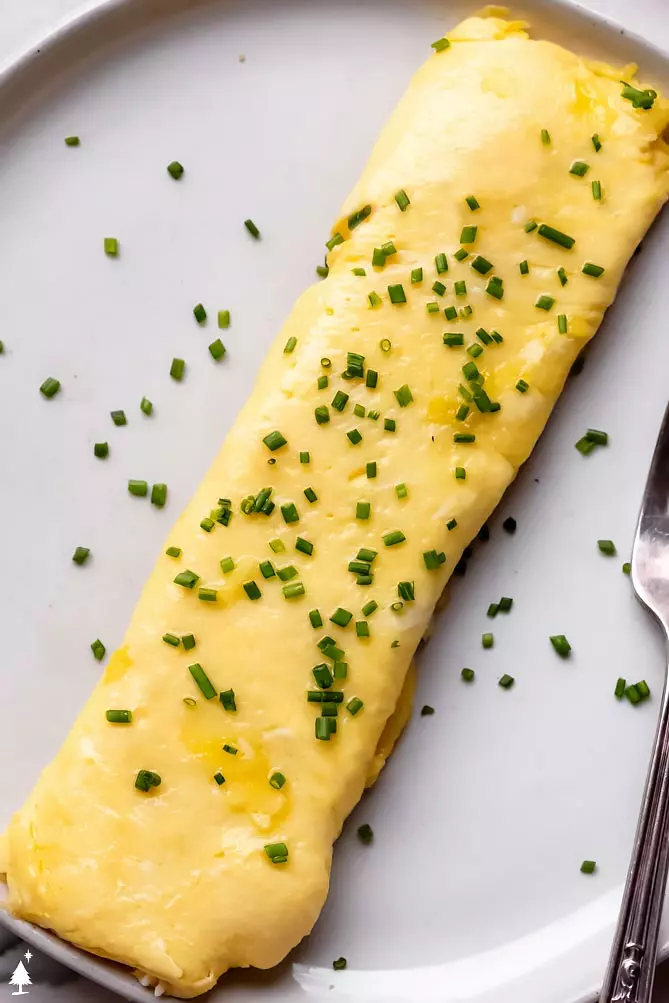 how to make the perfect omelette on a plate with chives