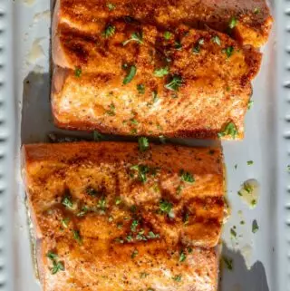 how to broil salmon on a platter with parsley