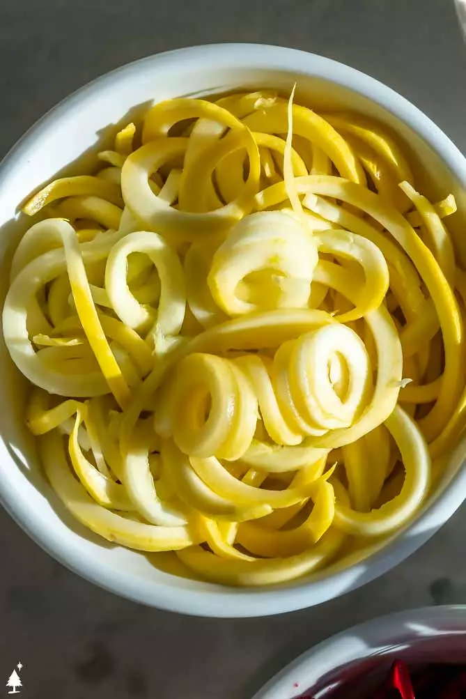 summer squash pasta made from vegetables in a bowl